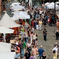 Gesamten Beitrag lesen: Kunsthandwerkermarkt auf dem Universitätsplatz Rostock