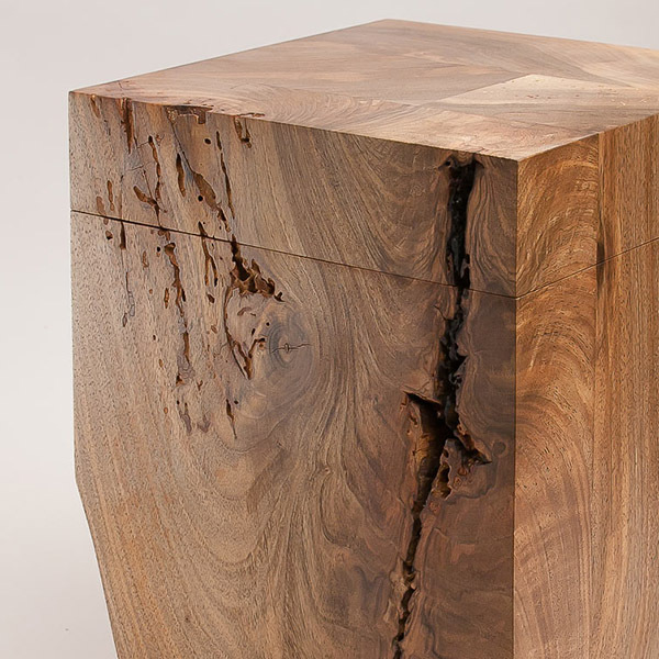 Designurnen aus Holz und edlen Materialien